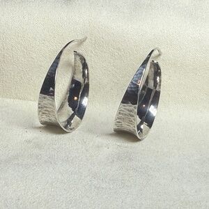 Retired James Avery Loop Silver Earrings